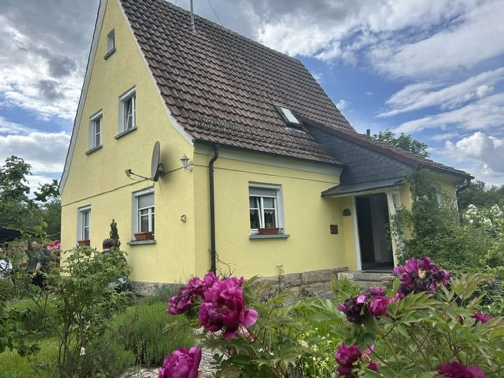 Immobilie in Küps - Küps -Top gepflegtes Häuschen aus den 30ern - Carport u. Garage - Zauberhafter Blumen-/Nutzgarten. - Bild 0