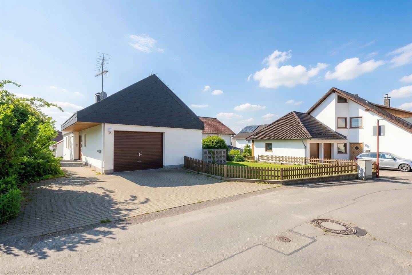 Immobilie in Frickingen - Vielseitig nutzbares 2-Fam.-Haus mit großem Garten u. Ausbaupotenzial in ruhiger Lage von Frickingen - Bild 0