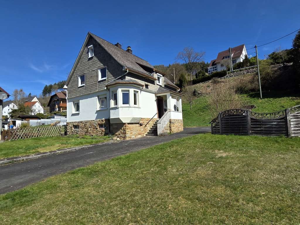 Immobilie in Bad Laasphe - Gepflegtes und modernisiertes EFH in guter Lage von Bad Laasphe-Niederlaasphe - Bild 0