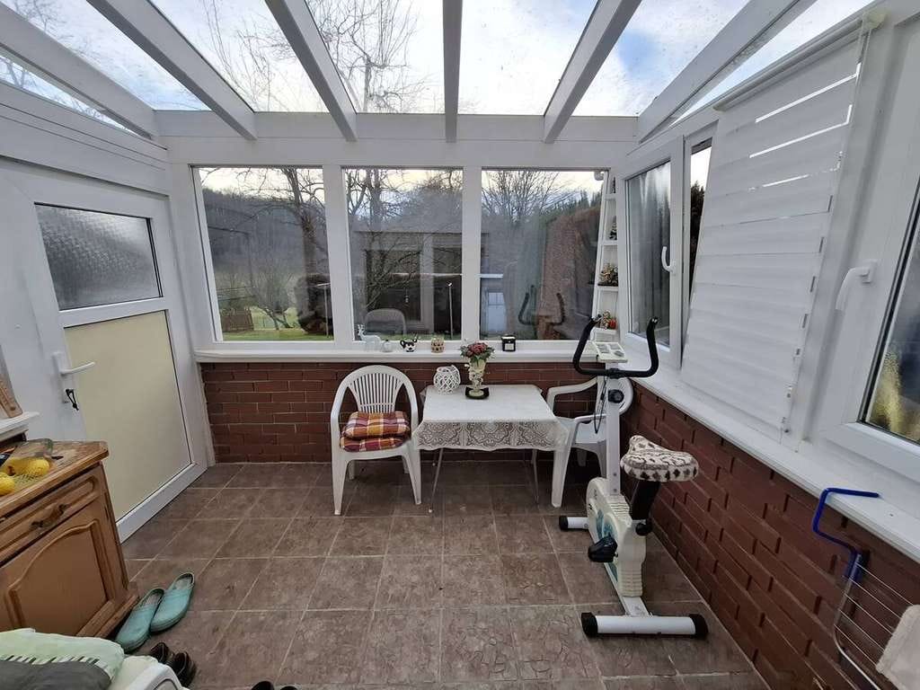 Immobilie in Kausen - Saniertes und gepflegtes Dreifamilienhaus mit Wintergarten - Bild 1