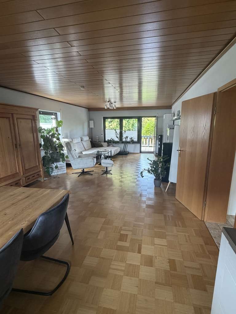 Immobilie in Jugenheim - Großzügiges Ein-/Zweifamilienhaus mit großem Garten und 2 Garagen – keine Provision - Bild 1
