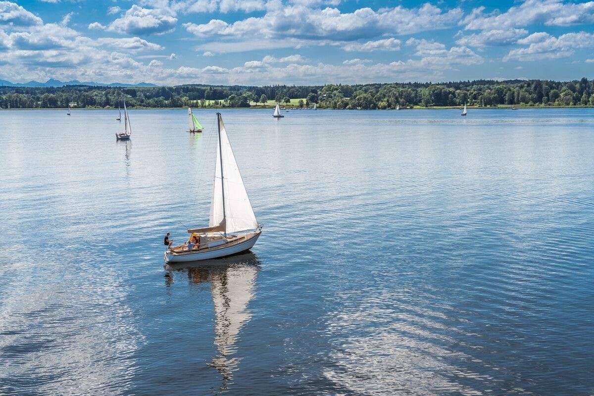 Immobilie in Berg - Zwischen Starnberger See und Alpen: Erstklassiges Zuhause mit Garten, Terrasse und 2 Balkonen - Bild 2