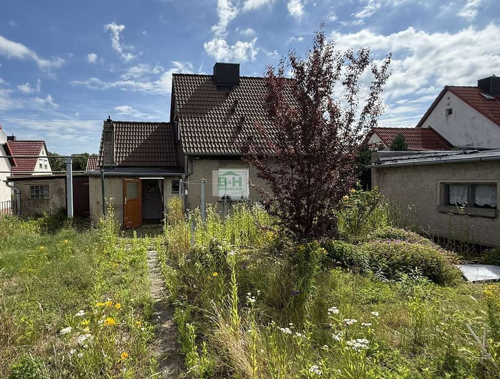 Immobilie in Raguhn-Jeßnitz - Freistehendes Einfamilienhaus mit großem Grundstück und Garage in beliebter Wohnlage von Raguhn - Bild 1