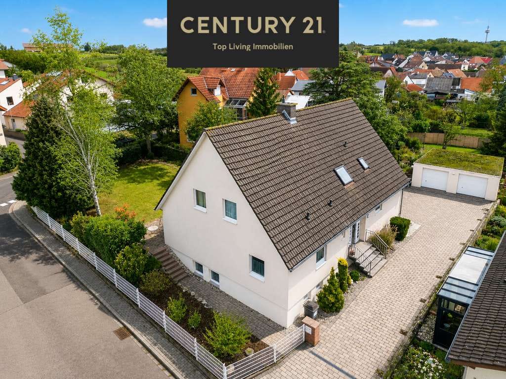 Immobilie in Essenheim - Großzügiges Zweifamilienhaus | 225 m² Wfl. | 2 Gärten | 4 Garagen | ca. 1.178 m² Grundstück - Bild 0