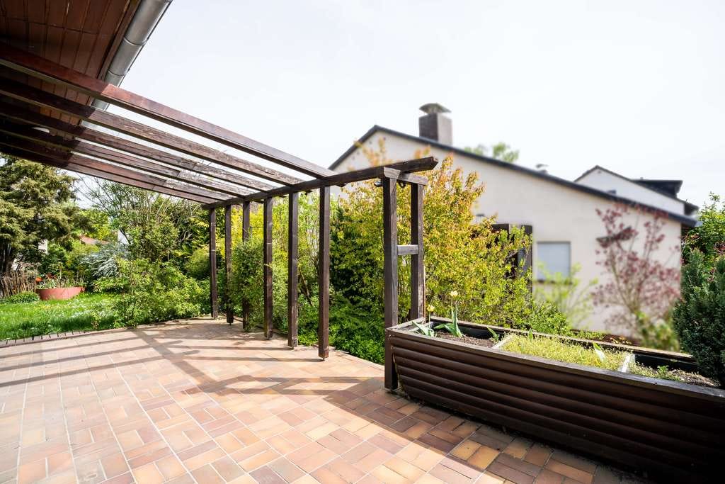 Immobilie in Ahnatal - LAGE, LAGE, LAGE !!! Freistehendes Haus mit Einliegerwohnung in Ortsrandlage Nähe Feld und Wald! - Bild 1