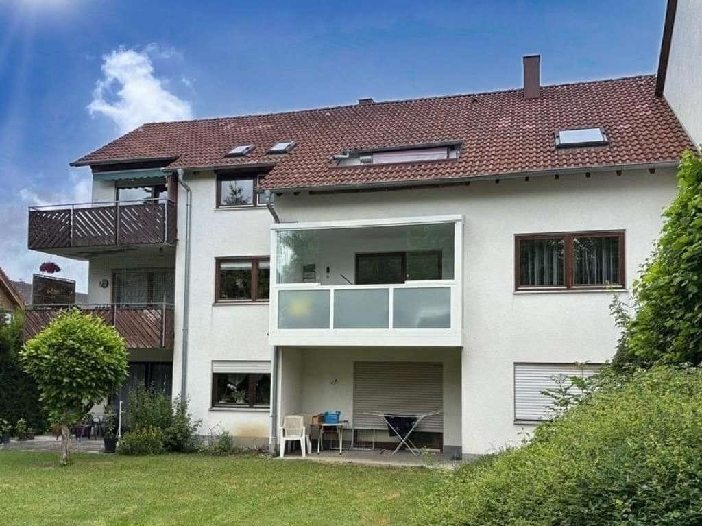 Immobilie in Niedereschach - 3-Zimmer Dachgeschosswohnung mit Garage - Bild 2