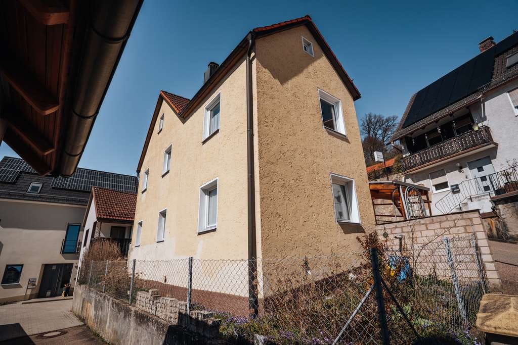 Immobilie in Beratzhausen - Einfamilienhaus mit Garten zur individuellen Gestaltung! - Bild 2