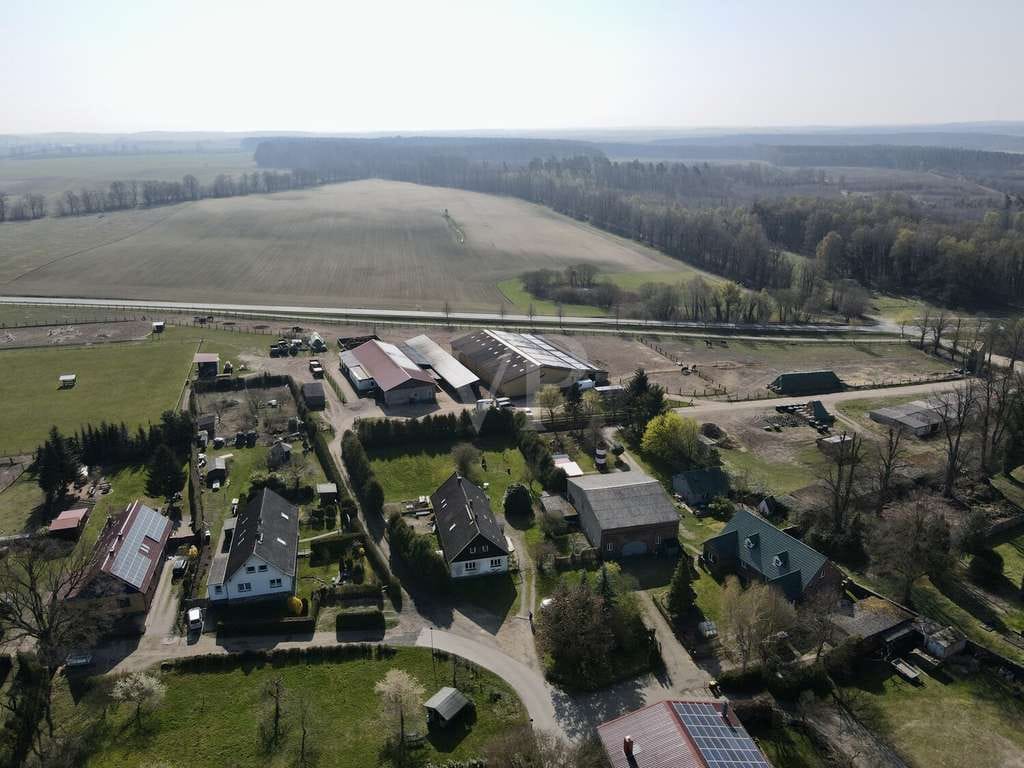 Immobilie in Fünfseen - Seltenheit: Großzügiges Grundstück mit altem Bauernhaus mit Entwicklungspotenzial, in Malchow - Bild 4