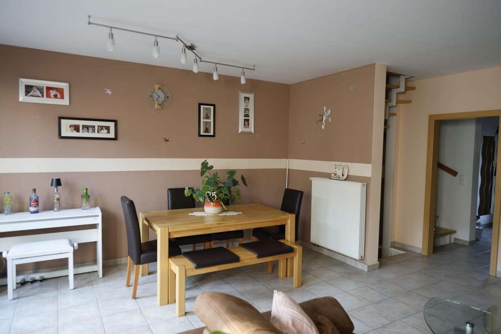 Immobilie in Oppenheim - Gepflegtes Reihenmittelhaus mit großer Terrasse und voll unterkellert - Bild 2