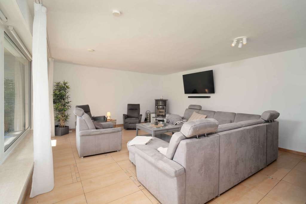 Immobilie in Wietze - Gepflegtes Haus auf 1.800 m² Grund mit Wellnessbereich, Grillkota, Hot Tub und PV Anlage - Bild 2