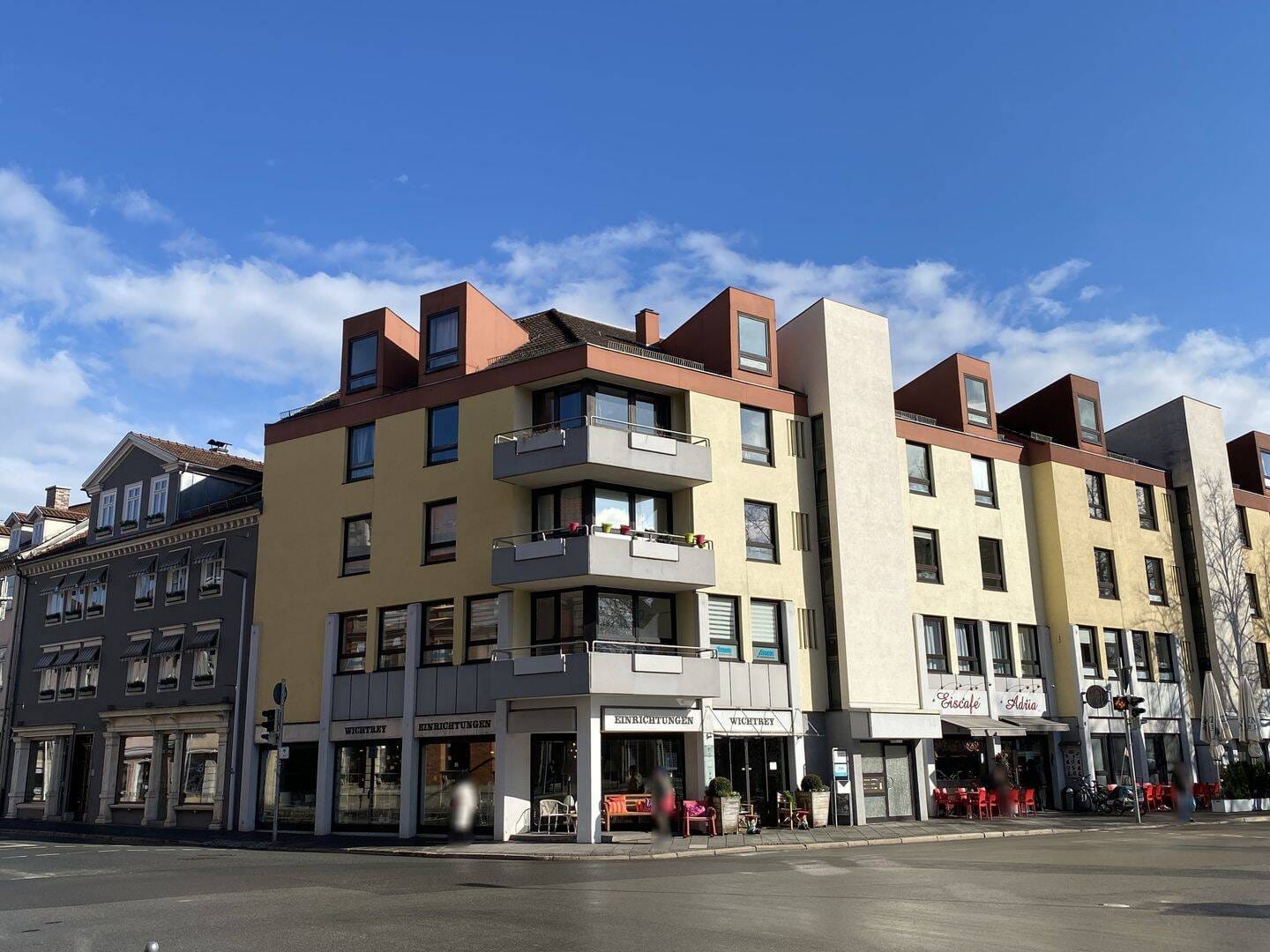 Immobilie in Coburg - Große Maisonette-Wohnung mit zwei Balkonen und TG-Stellplatz in der Innenstadt - Bild 0
