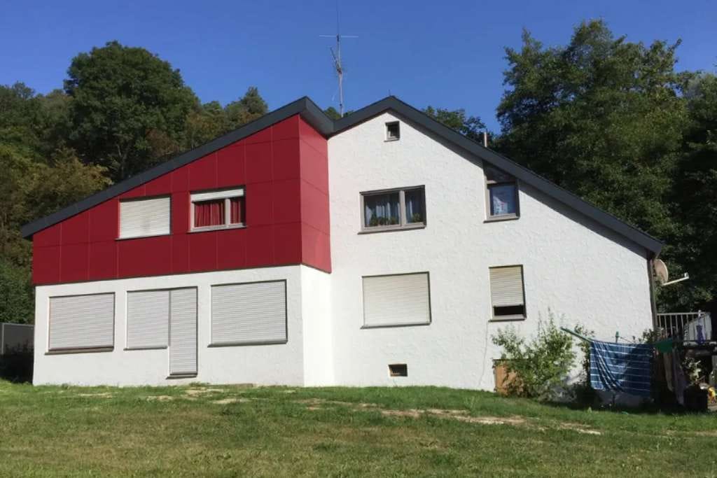 Immobilie in Leonberg - Einzigartiges Haus - viele Nutzungsmöglichkeiten - top Kapitalanlage - mitten in der Natur - Bild 0