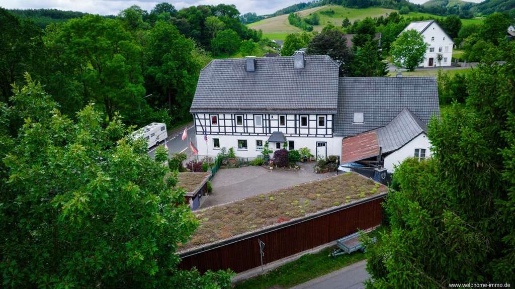 Immobilie in Meschede - Leben, wo andere Urlaub machen – Charmantes Wohn- und Reitanwesen in idyllischer Lage im Sauerland - Bild 3