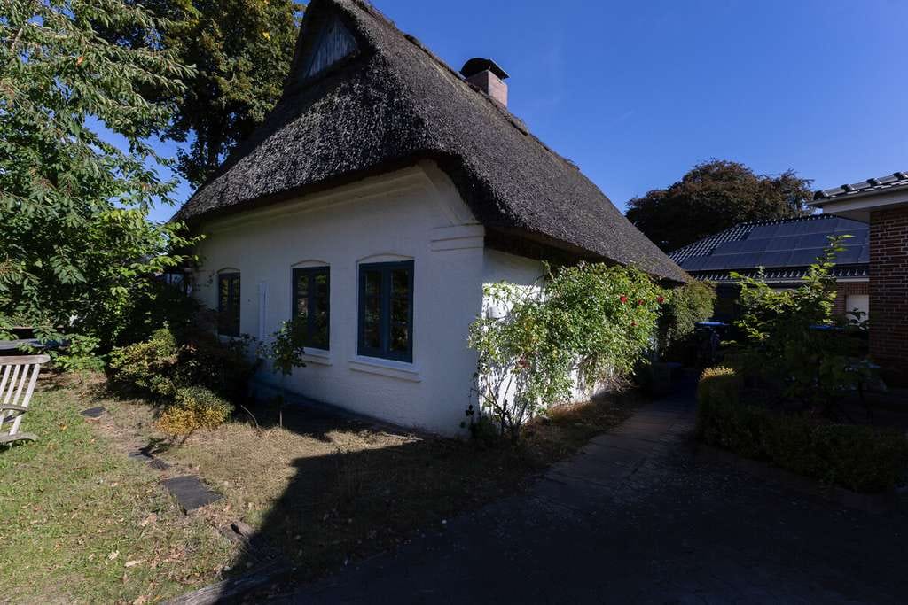 Immobilie in Vaale - Charmantes Reetdachhaus mit Ausbaureserve im Dachboden - Bild 0