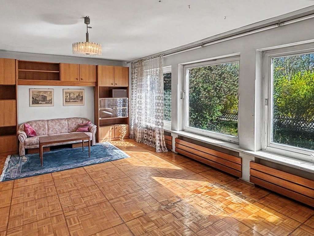 Immobilie in Neutraubling - Großes Einfamilienhaus mit Wintergarten in Neutraubling - Bild 3