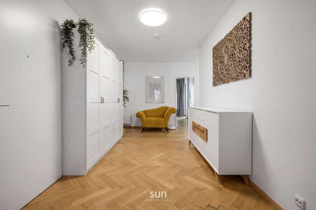 Immobilie in Kronberg - ***Wohnen im Grünen: Stilvolle Erdgeschosswohnung zwischen Victoriapark und Burg Kronberg*** - Bild 1