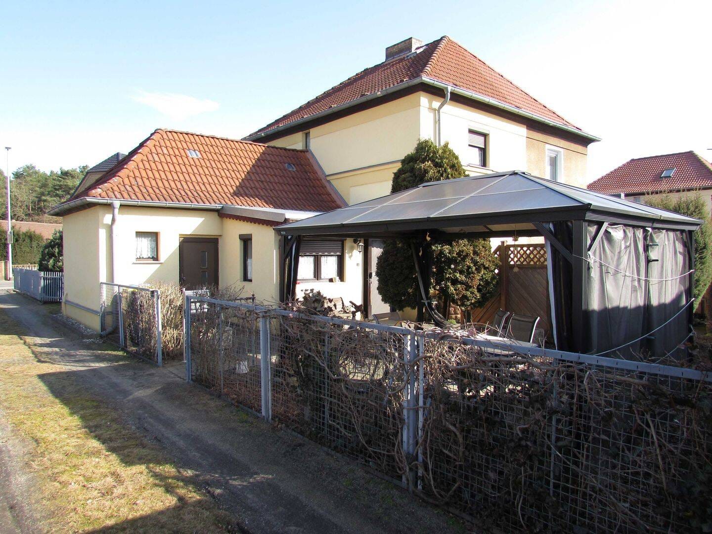 Immobilie in Schwarzheide - schicke DHH mit Grundstück im Herzen von Schwarzheide - Bild 0