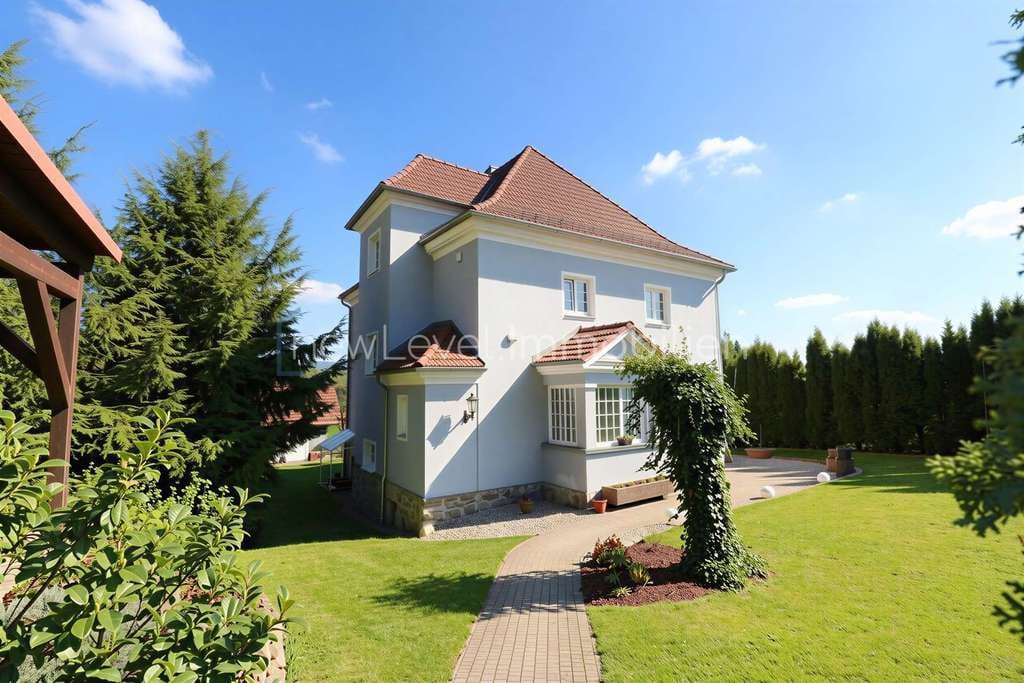 Immobilie in Schwarzach - Repräsentative (kernsanierte) Walmdach-Villa vor den Toren des Bayerischen Waldes - Bild 0