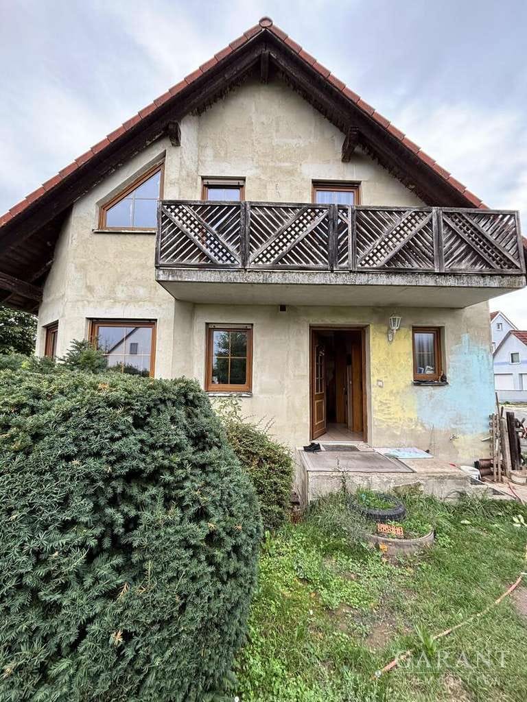 Immobilie in Pommersfelden - Einfamilienhaus mit Renovierungsbedarf in ruhiger Lage - Bild 0