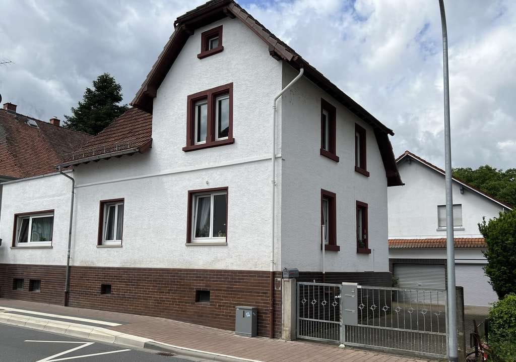 Immobilie in Ober-Ramstadt - Wohnhaus mit 2 vermieteten Wohnungen und Garten in zentraler Lage von Ober-Ramstadt-Modau - Bild 0