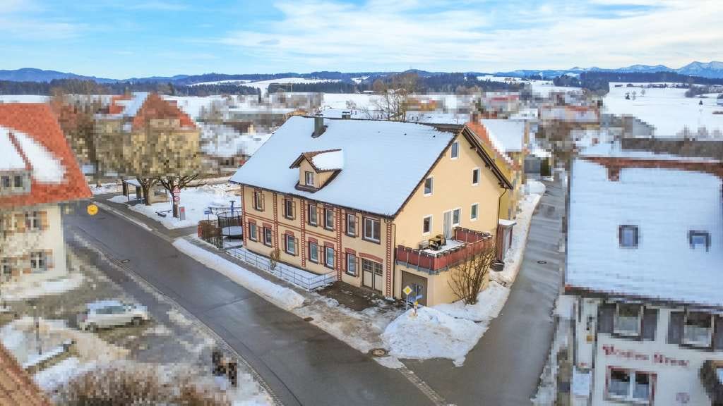 Immobilie in Argenbühl - Großzügiges Zweifamilienhaus mit Entwicklungspotenzial im Allgäu - Bild 1