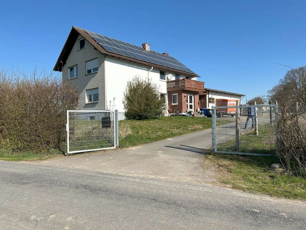 Immobilie in Willebadessen - ** Resthof  in Willebadessen-Peckelsheim in Alleinlage - provisionsfrei ** - Bild 0