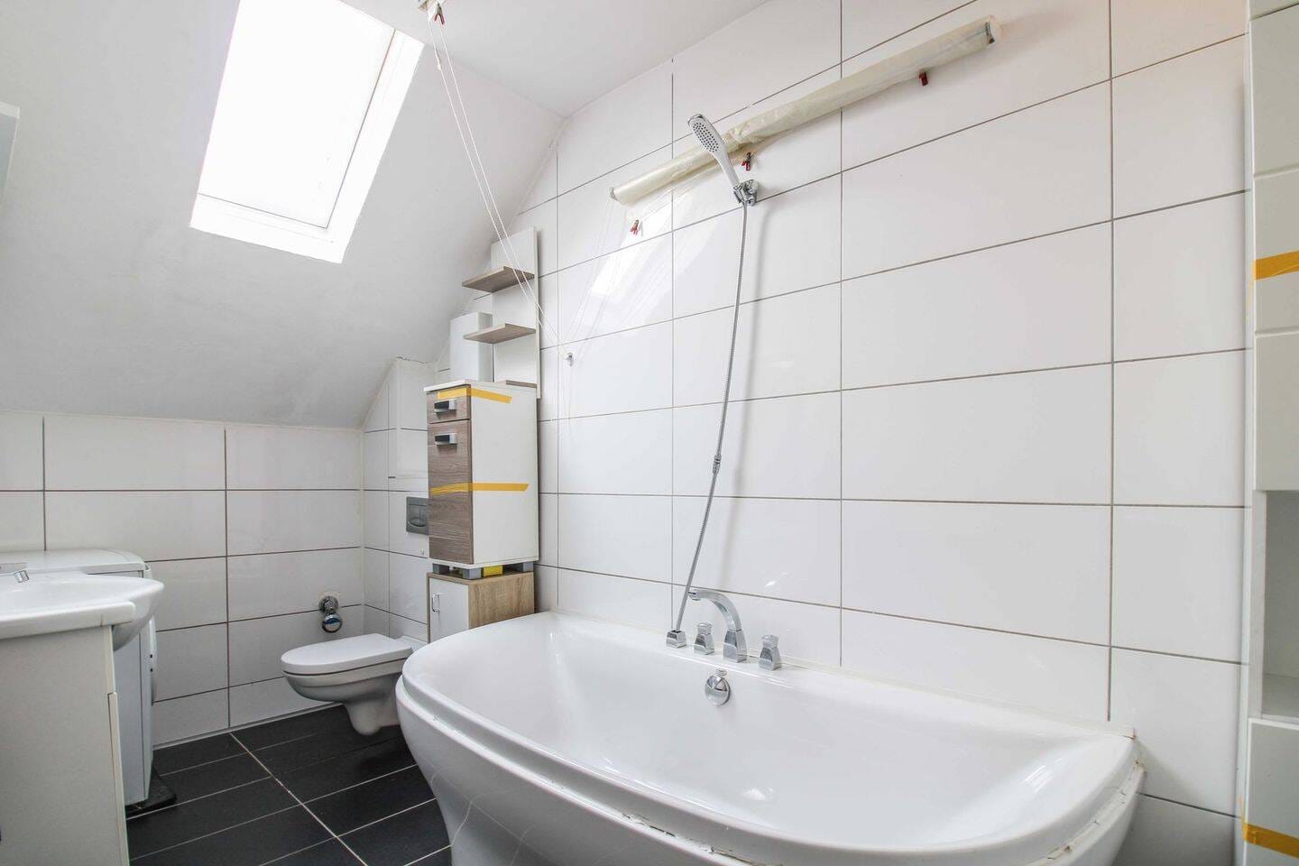 Immobilie in Schalksmühle - Sofort bezugsfertig: 3-Zimmer-Wohnung mit Garage in gepflegtem Mehrfamilienhaus - Bild 3