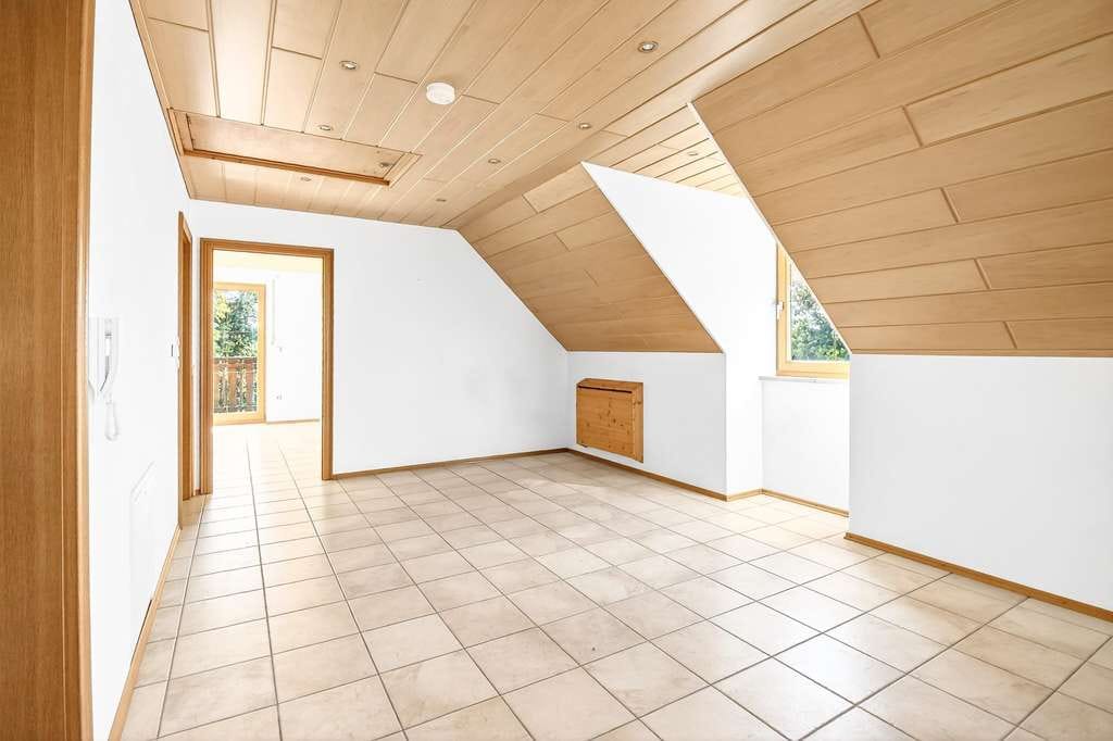 Immobilie in Dasing - Charmantes Einfamilienhaus in ruhiger Lage mit Einliegerwohnung und großem Garten - Bild 4