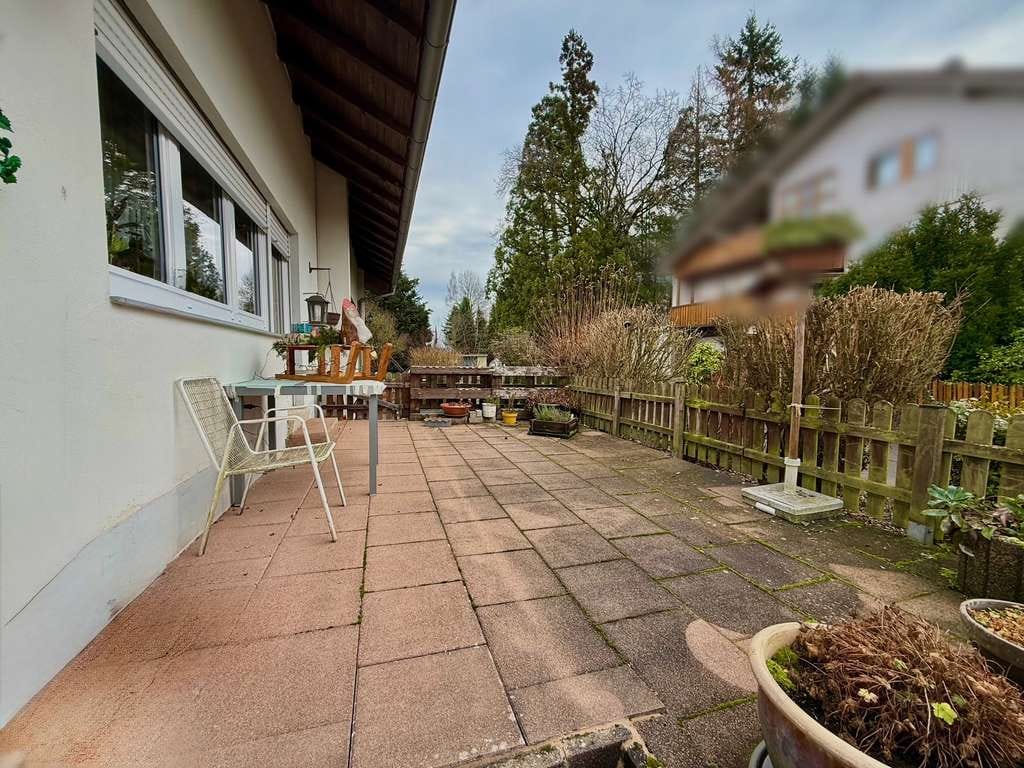 Immobilie in Aglasterhausen - Marko Winter Immobilien - Aglasterhausen: Freistehendes Einfamilienhaus mit Terrasse und Garten - Bild 2
