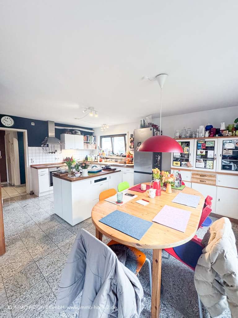 Immobilie in Allmersbach im Tal - Geräumige 6-Zimmer-Wohnung mit Garten, Terrasse, Garage und Einliegerwohnung - Bild 0
