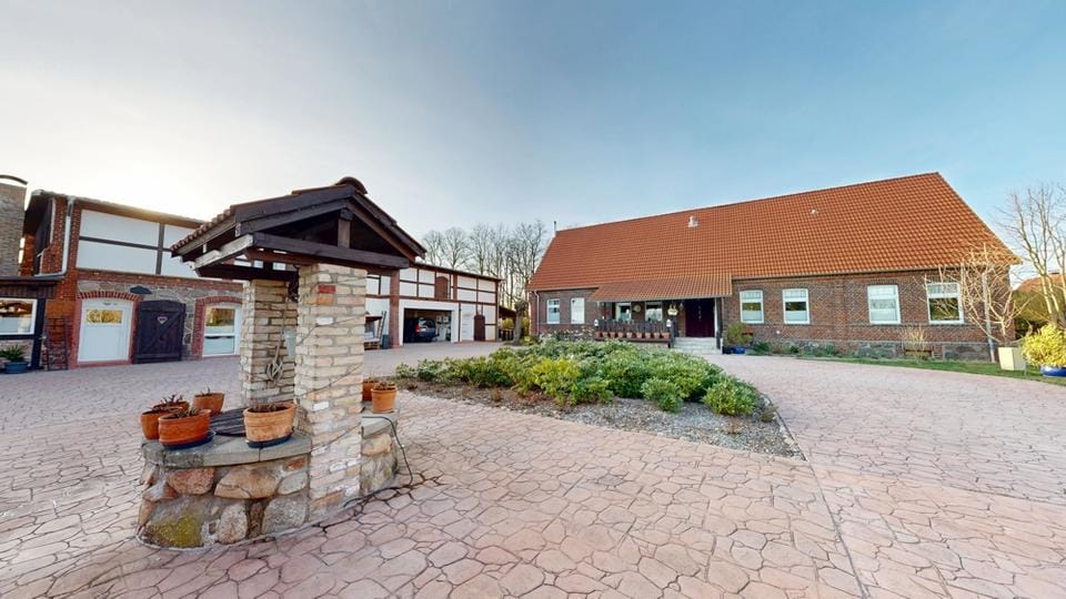 Immobilie in Ganzlin - Großes Landhaus mit Ausbaureserven: Nebengebäude und Gästehaus inklusive - Bild 0