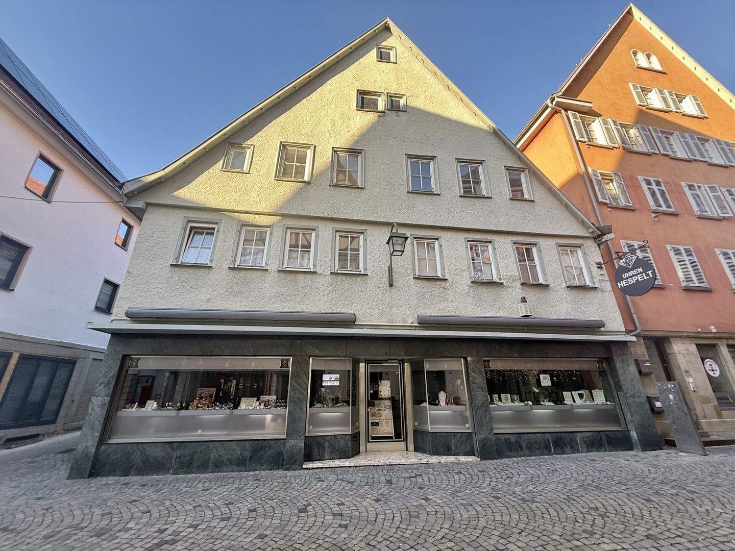 Immobilie in Öhringen - Wohnimmobilie mit Entwicklungspotenzial im Herzen von Öhringen! - Bild 0