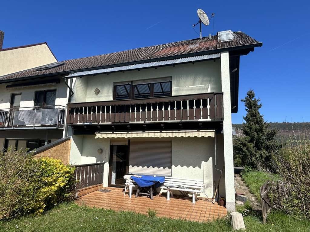 Immobilie in Wörth am Main - Klasse Lage ... Gemütliche Doppelhaushälfte mit Terrasse und Garten! - Bild 1