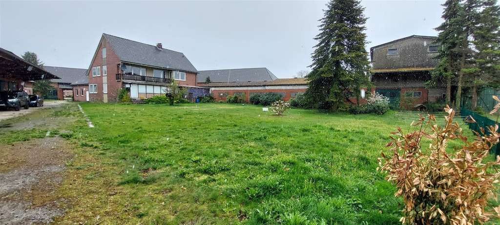 Immobilie in Wittingen - Charmante Hofstelle mit Weitblick – Niedersachsenhaus, großer Garten & Nebengebäuden - Bild 1