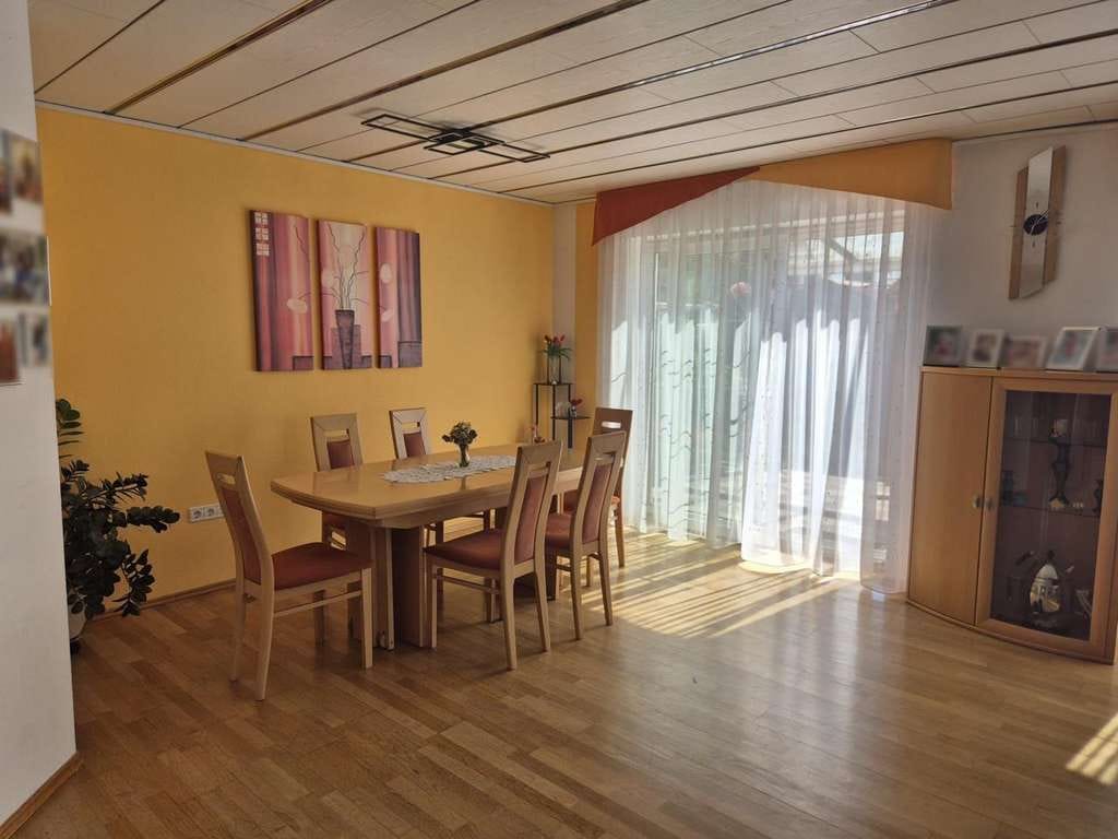 Immobilie in Meitingen - Charmantes Einfamilienhaus mit schönem Garten, Sauna und Doppelgarage in Ostendorf - Bild 4