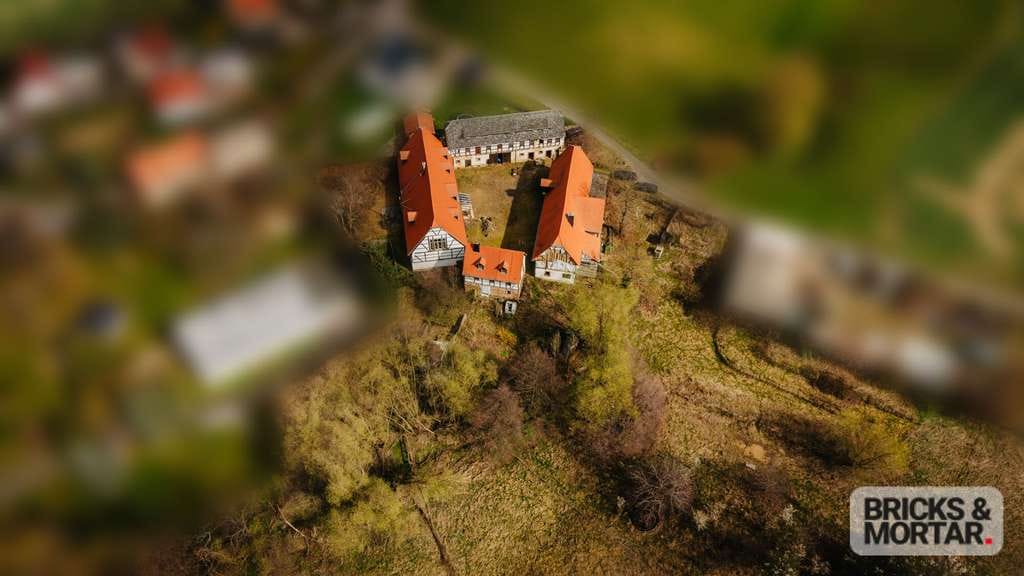 Immobilie in Colditz - Ländliche Residenz der Extraklasse: Vierseithof mit edlem Herrenhaus und vielfältigen Nutzungsperspe - Bild 1
