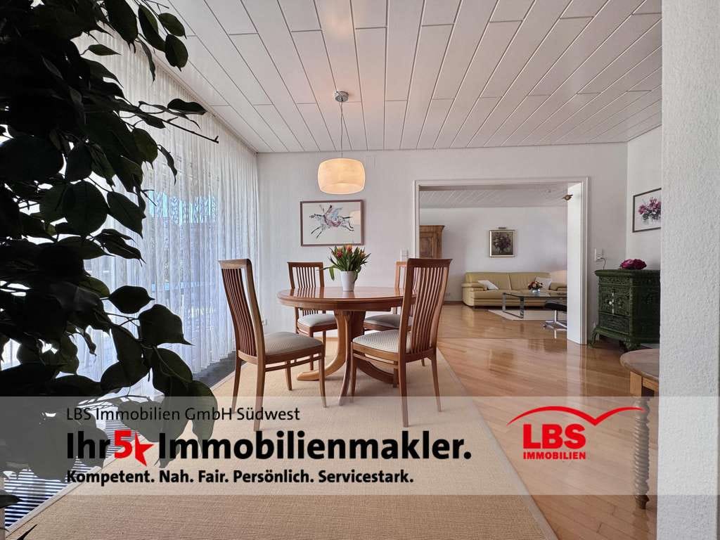 Immobilie in Muggensturm - Ein echtes Juwel in beliebter Wohnlage!
-Exklusives Zweifamilienhaus  mit grüner Wohlfühloase-

 - Bild 4