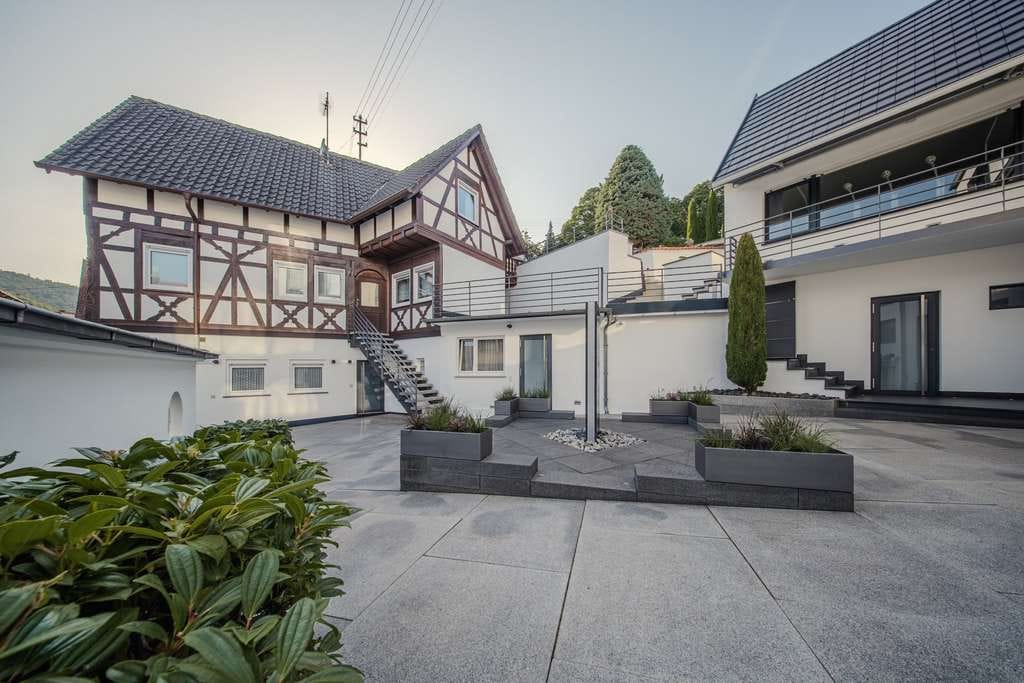 Immobilie in Dörrenbach - Exklusives Anwesen mit Neubau und Fachwerkhaus - ein Zuhause mit Charakter und vielen Möglichkeiten - Bild 2
