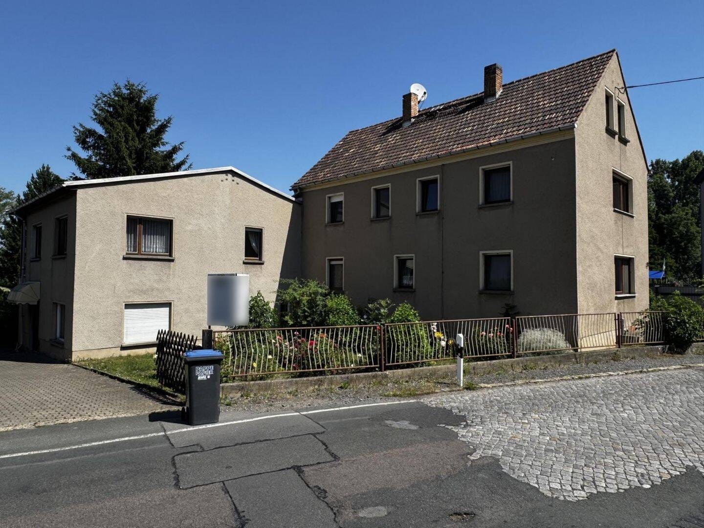 Immobilie in Liebschützberg - Einfamilienhaus mit viel Platz - Wohnen und Arbeiten auf einem Grundstück - Bild 1