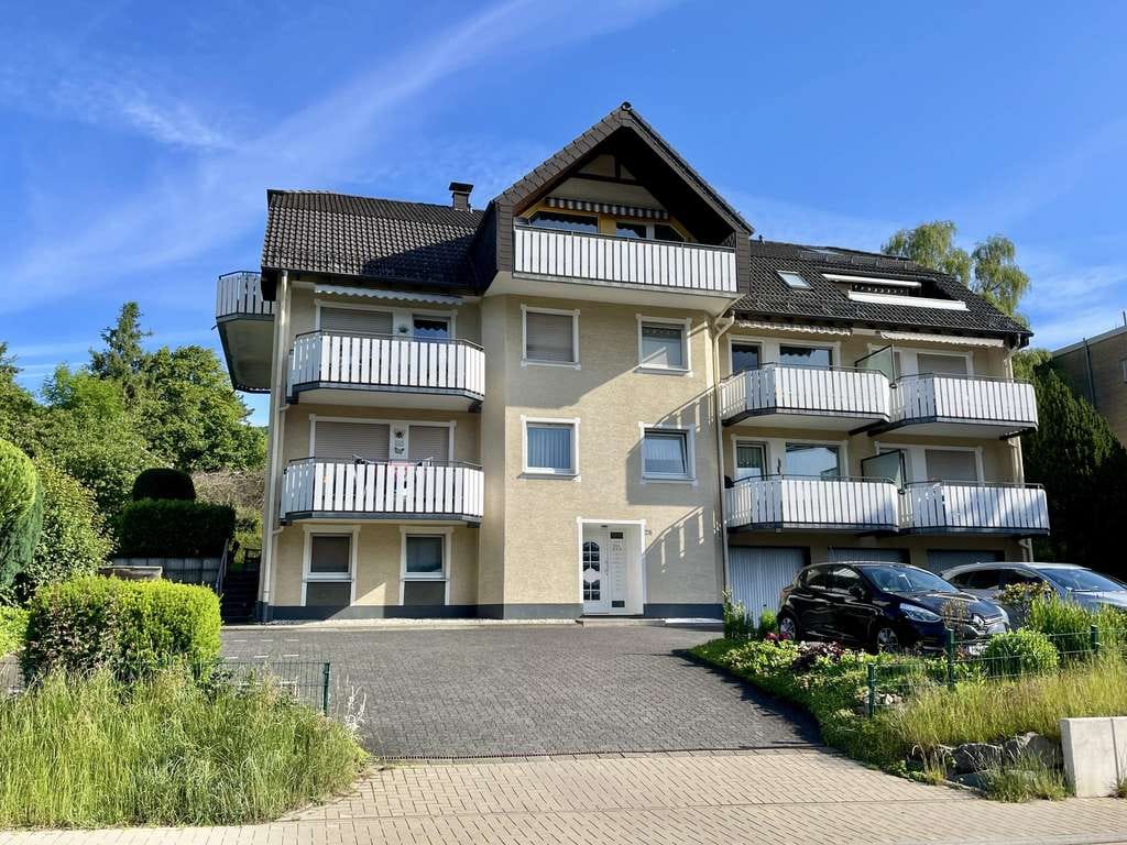 Immobilie in Plettenberg - Gemütliche Dachgeschosswohnung mit Loggia und Keller in Plettenberg-Holthausen - Bild 0