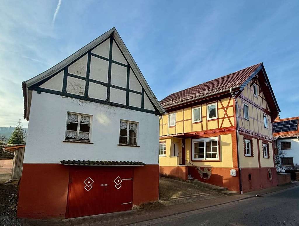 Immobilie in Wehretal - Bezauberndes Fachwerkhaus mit Nebengebäude und Gartenidylle in Wehretal - Bild 1