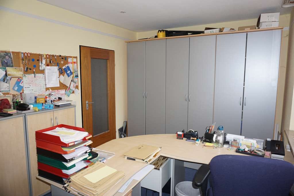 Immobilie in Bellheim - Drei-Familienhaus mit Doppelgarage, Carports und Garten - zur sofortigen Nutzung - Bild 3