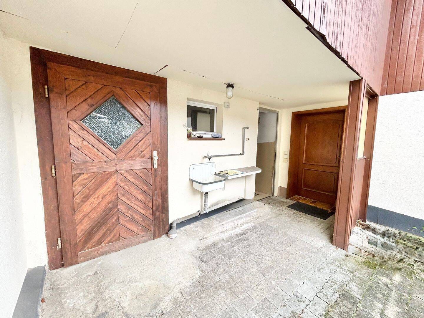 Immobilie in Stockach - Einfamilienhaus mit 3 Wohneinheiten großer Scheune viel Ausbaupotenzial in Stockach - Bild 2
