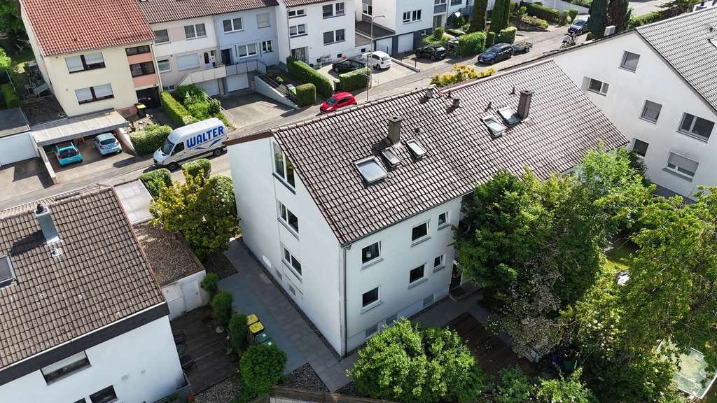 Immobilie in Freiberg am Neckar - Großzügige Doppelhaushälfte mit 3 separaten Wohnungen – Ideal als Mehrgenerationenhaus - Bild 1