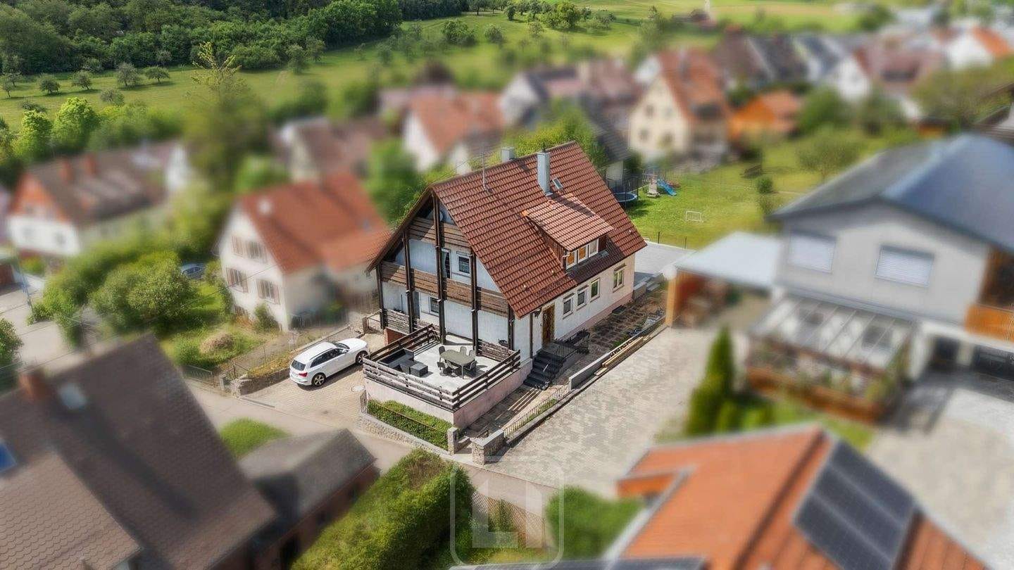 Immobilie in Heimsheim - Modernisiertes Mehrgenerationenhaus mit ELW | 231 m² Wohnfläche | 827 m² Grundstück - Bild 1