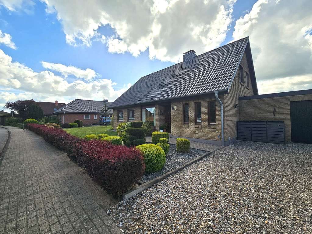 Immobilie in Bollingstedt - Großzügiges Einfamilienhaus mit Traumgrundstück, Sauna & XXL-Garage - Bild 1