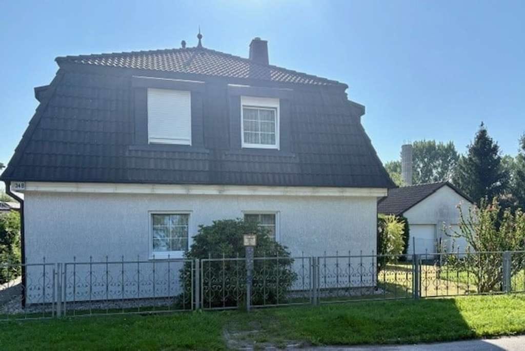 Immobilie in Bernau - Einfamilienhaus mit Pool zu verkaufen - Bild 2