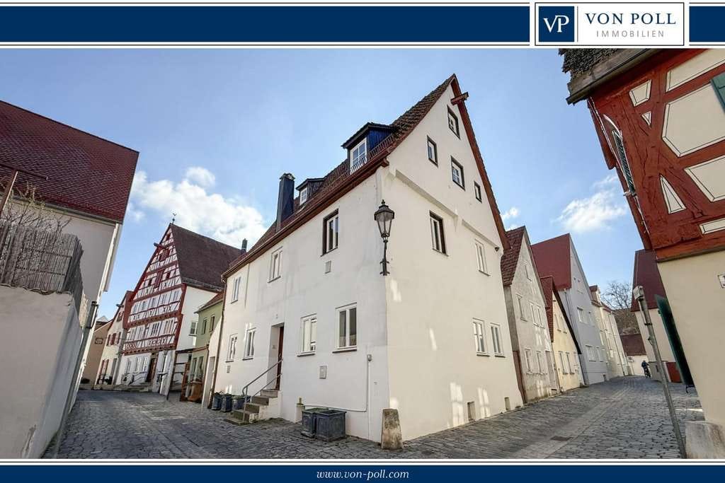 Immobilie in Nördlingen - Denkmalgeschütztes sanierungsbedürftiges EFH in der Altstadt Nördlingen - Bild 0