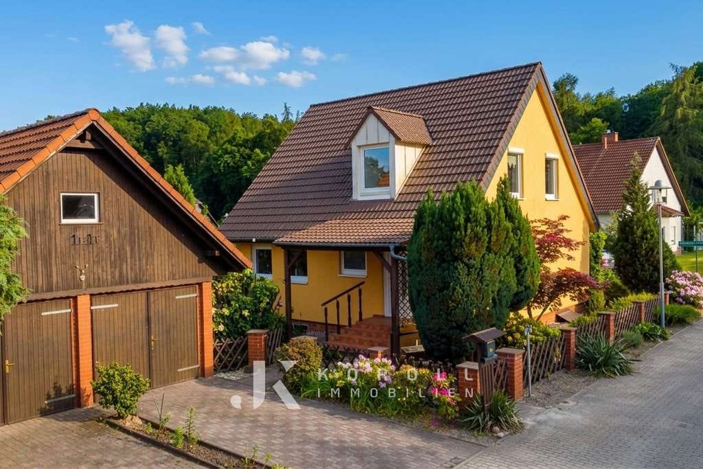 Immobilie in Elsterheide - Halštrowska Hola - Ruhiges Wohnen im Lausitzer Seenland: Freistehendes Haus mit Sauna, Garten und Doppelgarage - Bild 2
