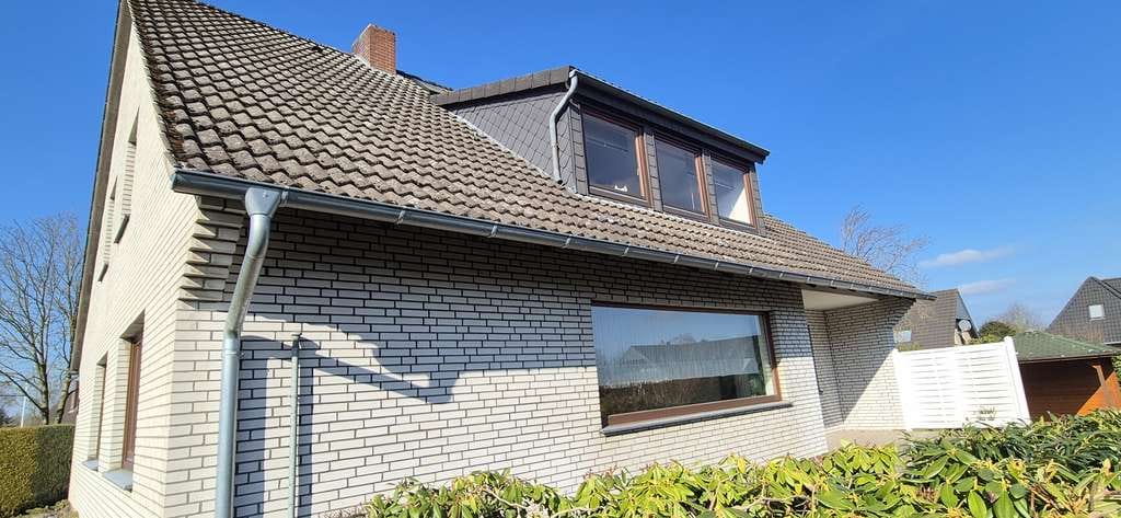 Immobilie in Sottrum - Zweifamilienhaus mit Doppelgarage und Keller im ruhigen Wohngebiet in Sottrum zu verkaufen - Bild 1